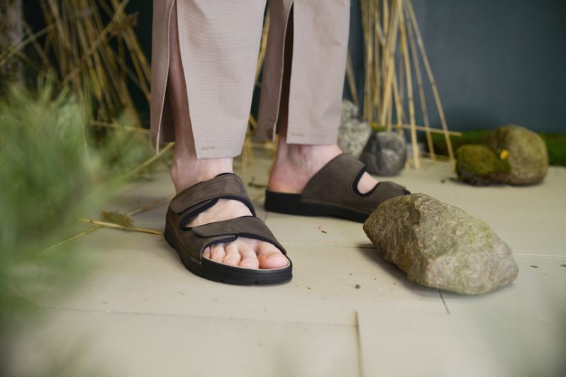 Madise Sandals - Brown