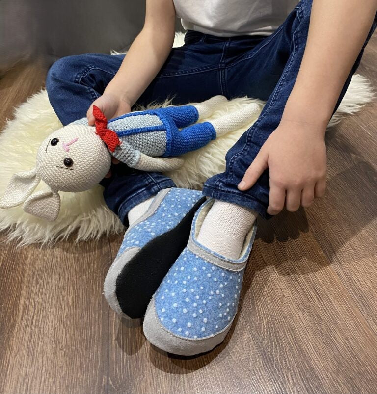 Barefoot Kids Slippers Poksa – Blue Dots